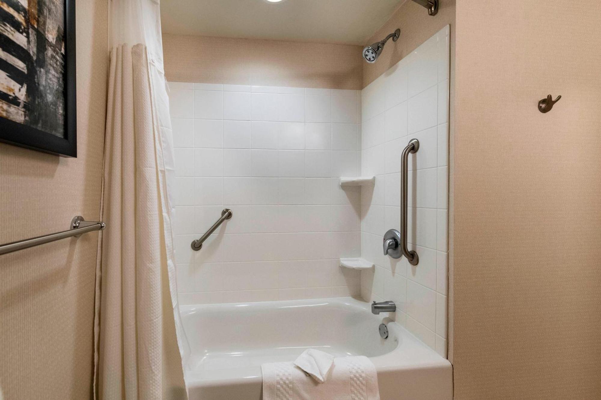 Courtyard By Marriott Atlanta Buford Mall Of Georgia Eksteriør bilde